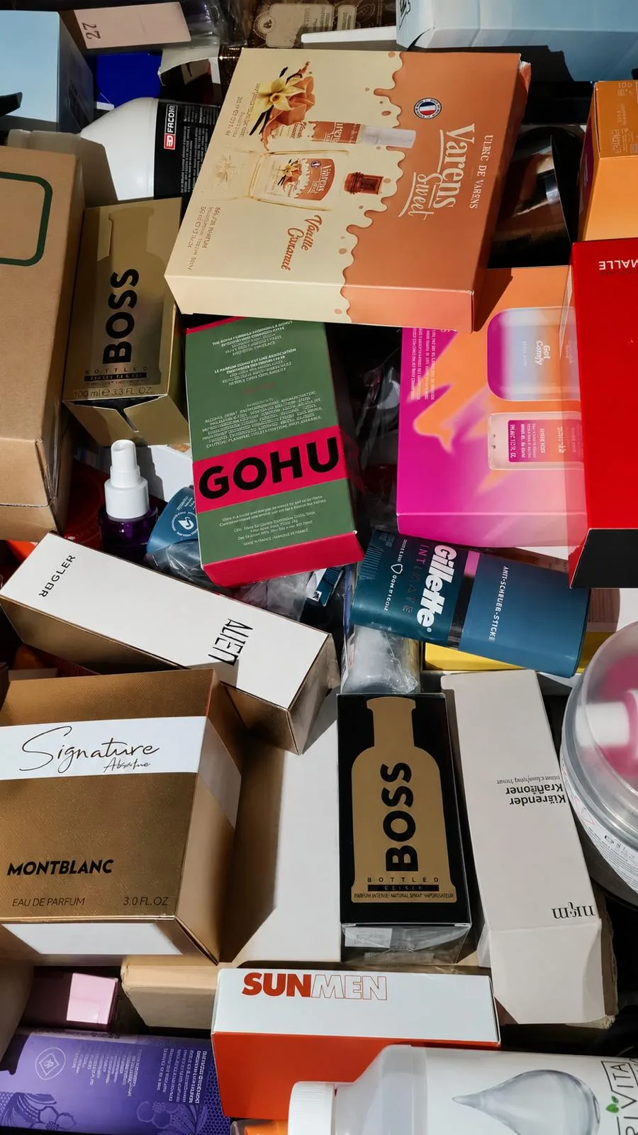 15 pallets of mix cosmetics and drogery - perfumes, hair colours